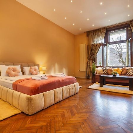 Central Park Residence Брашов Экстерьер фото
