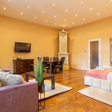Central Park Residence Брашов Экстерьер фото